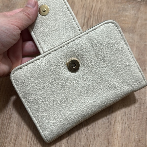 ADRIENNE VITTADINI | Off White Leather Wallet - Picture 3 of 6